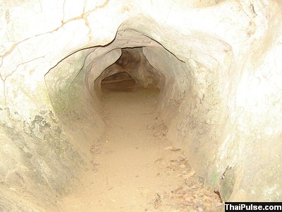 Wat Tum Sang Phet Cave Tunnel